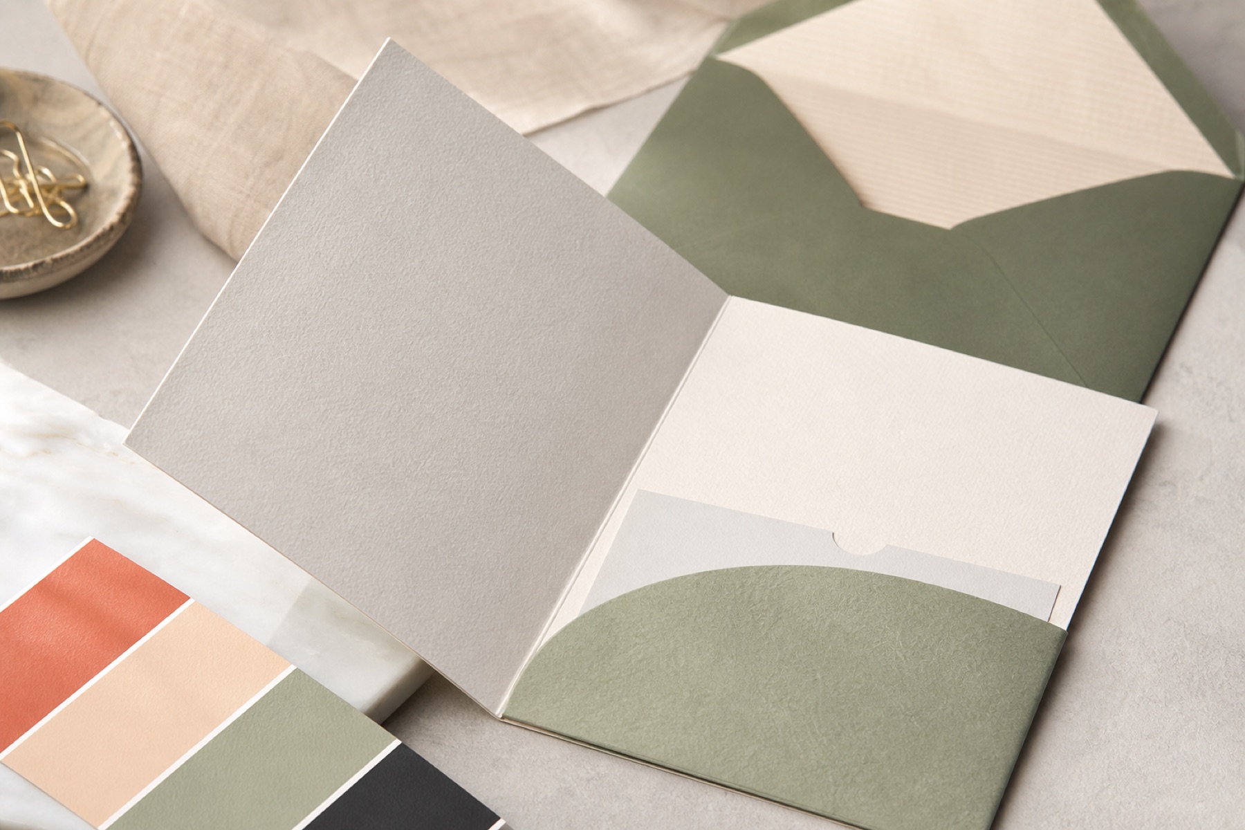 Gefalzter Selfmailer mit hochwertiger Papierstruktur